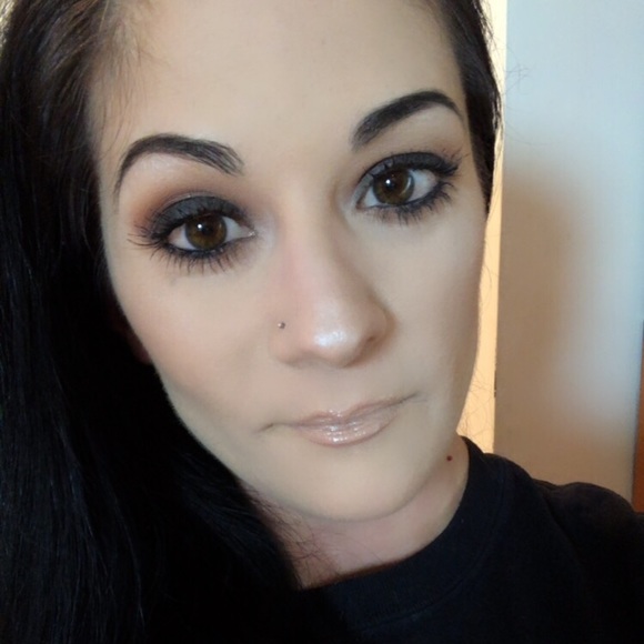 Meet your Posher, Jennifer - Picture 3 of 8